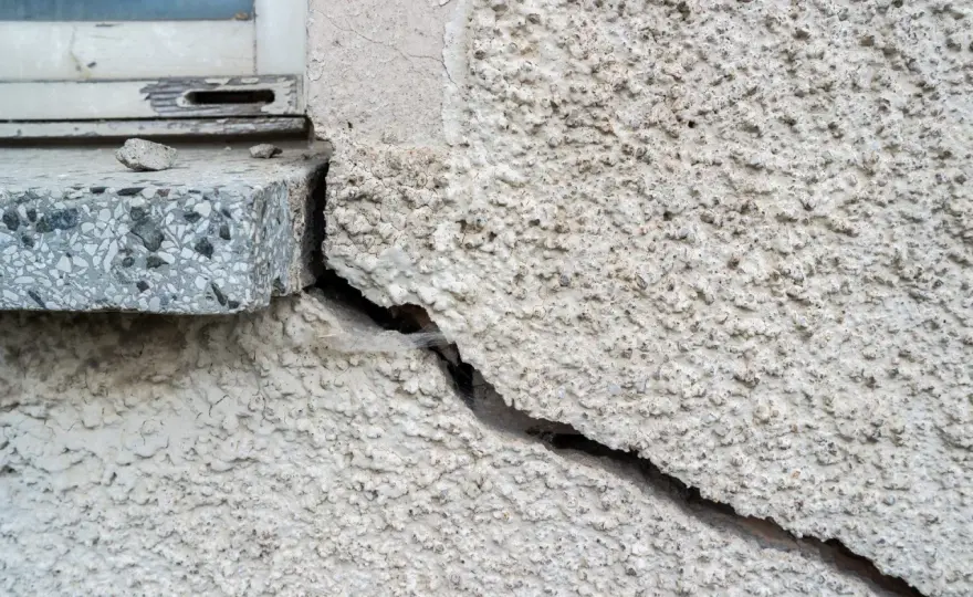 Setzrisse im Altbau erkennen und richtig sanieren