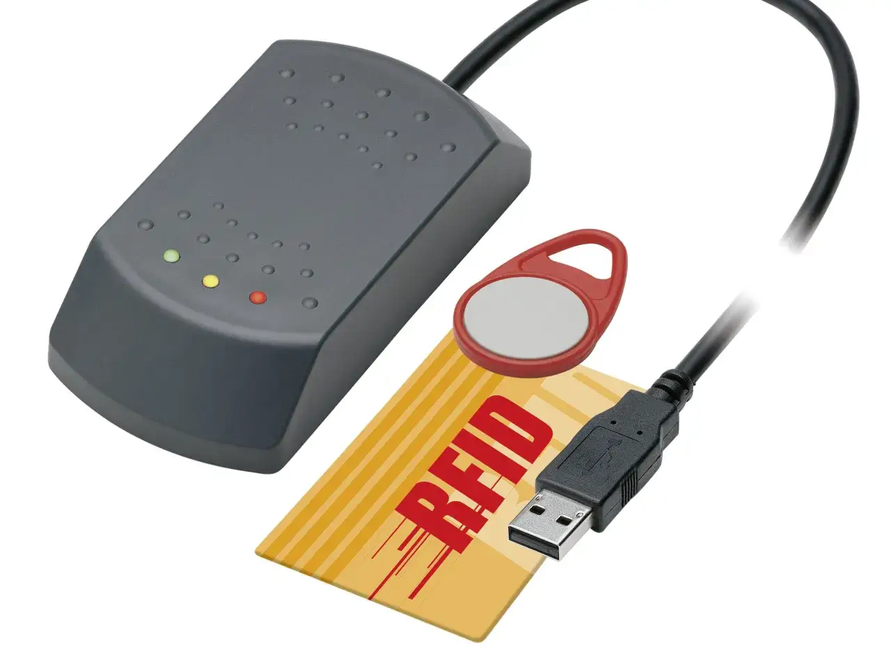 Ein RFID-Leseger&auml;t mit USB-Anschluss und eine RFID-Karte, bereit, den RFID-Chip zu programmieren.
